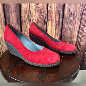 Elegant Red Suede Wedge Shoes